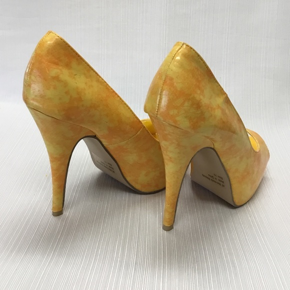 Trends-Up Striking Yellow Heels - Picture 7 of 10